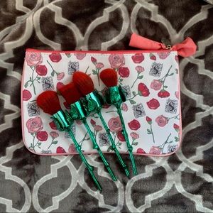 NWOT Rose makeup brushes🥀 Storybook cosmetics